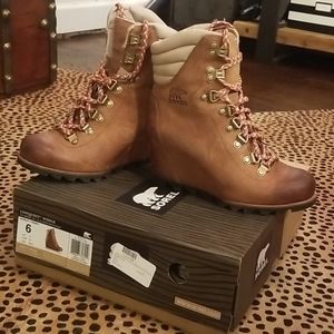 Sorel Conquest Wedge - LIKE NEW CONDITION